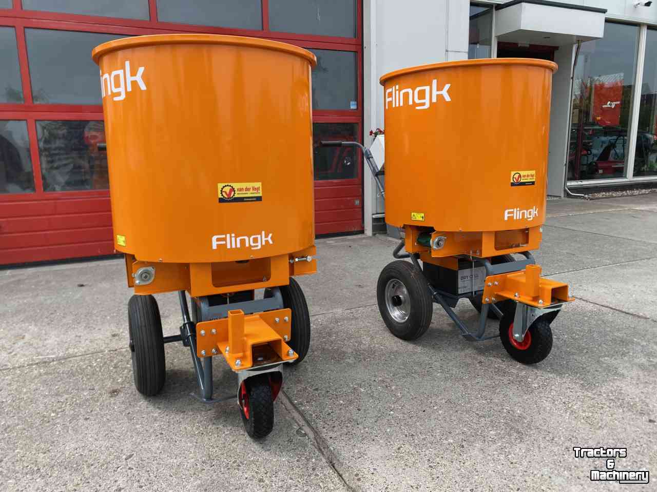 Sawdust spreader for boxes Flingk SE 250 zaagselstrooier