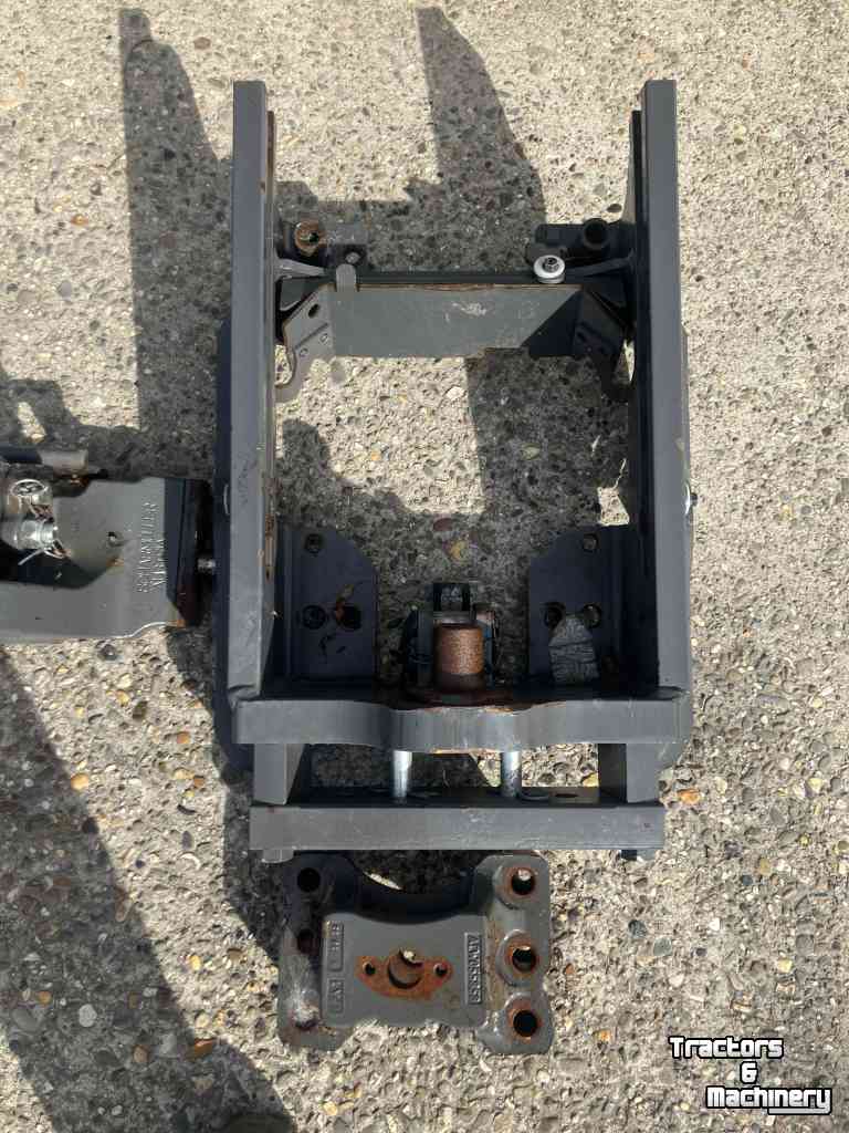 Other tractors and accessories Valtra Q series trekhaakframe incl. K80 koppeling