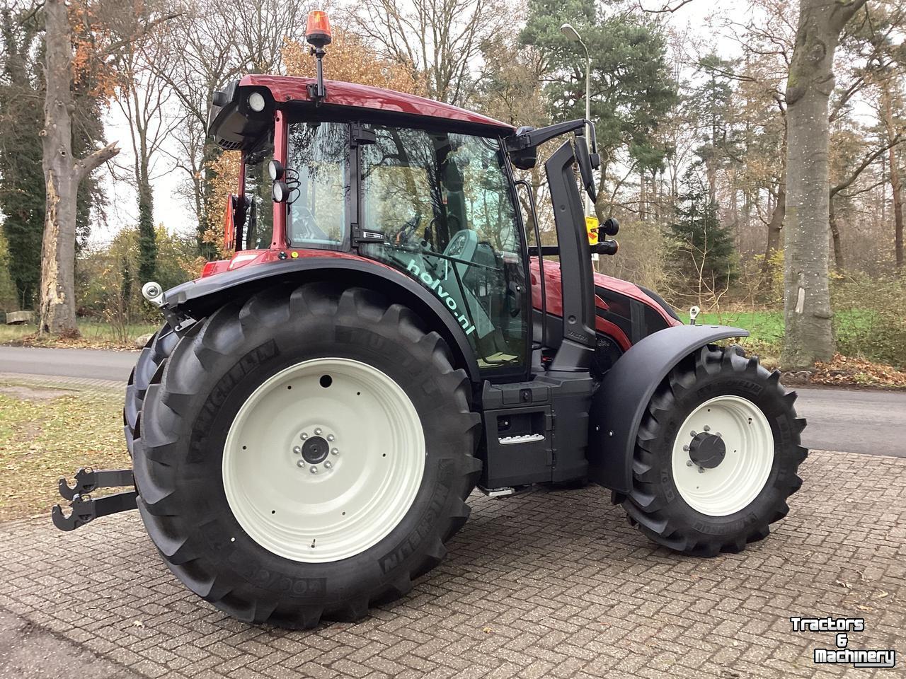 Tractor Valtra G125