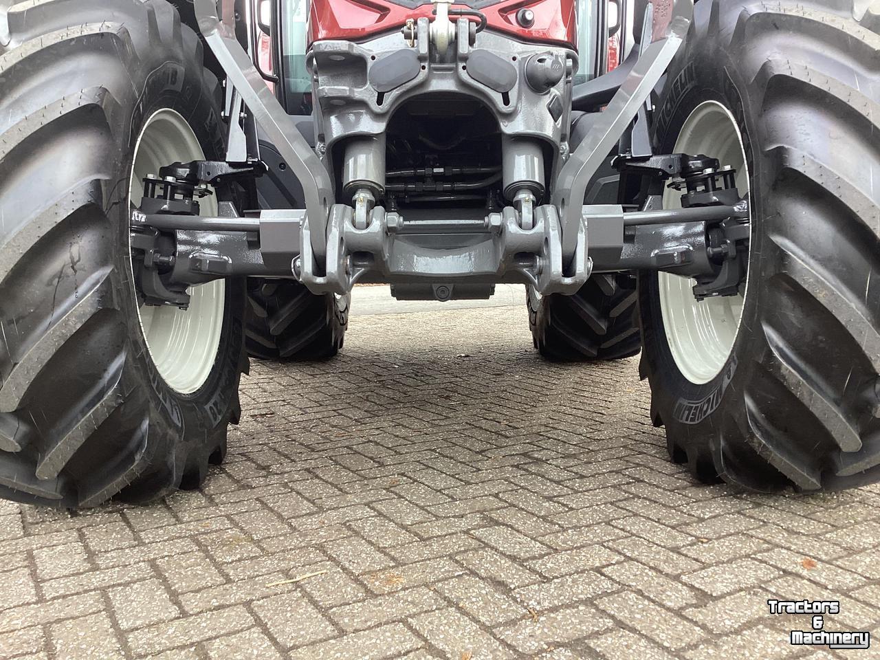 Tractor Valtra G125