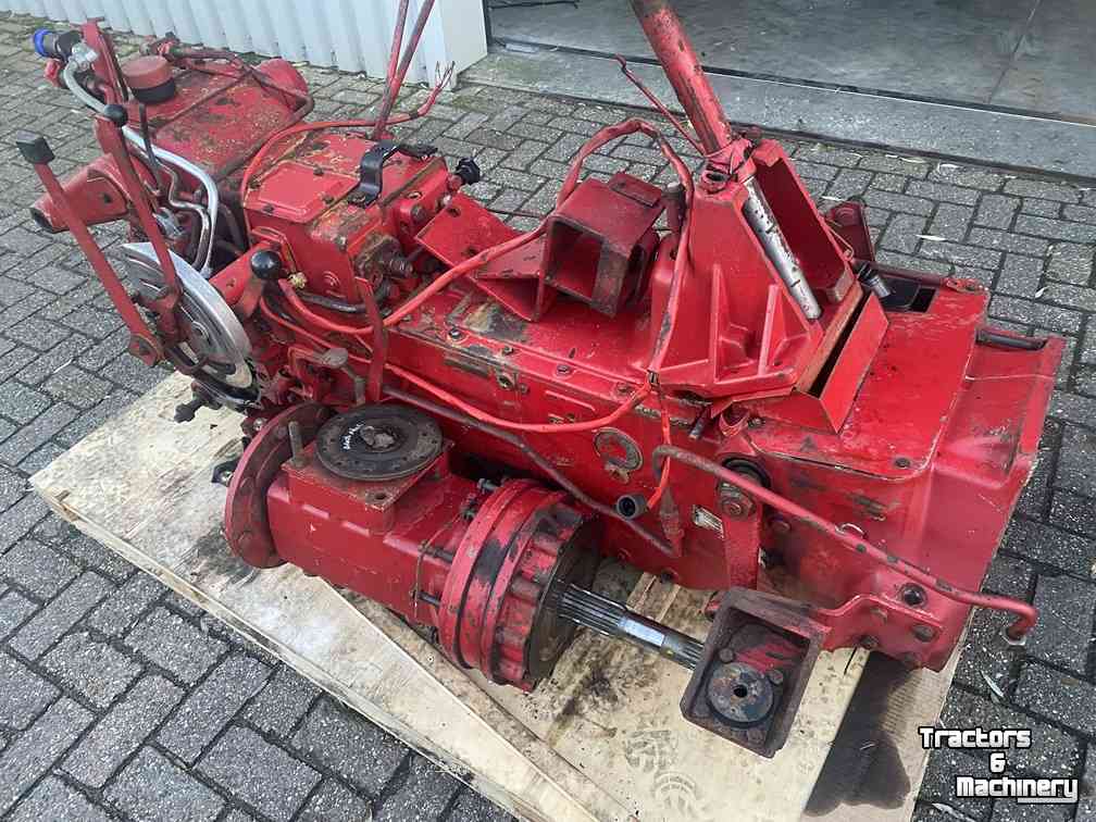 Used parts for tractors International versnellingsbak van een 644
