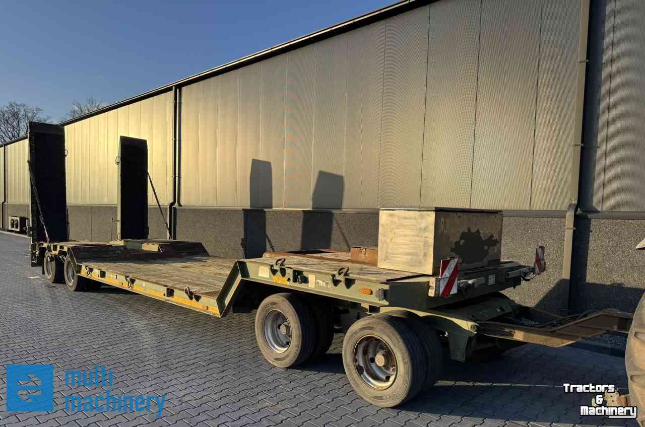 Low loader / Semi trailer  Goldhofer kuip dieplader 4 asser