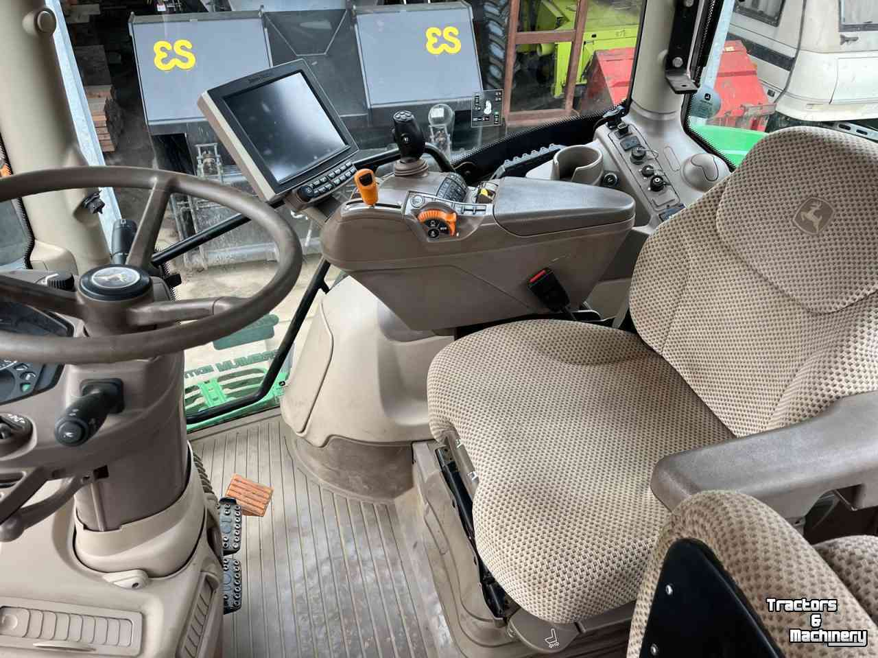 Tractor John Deere 6215 R