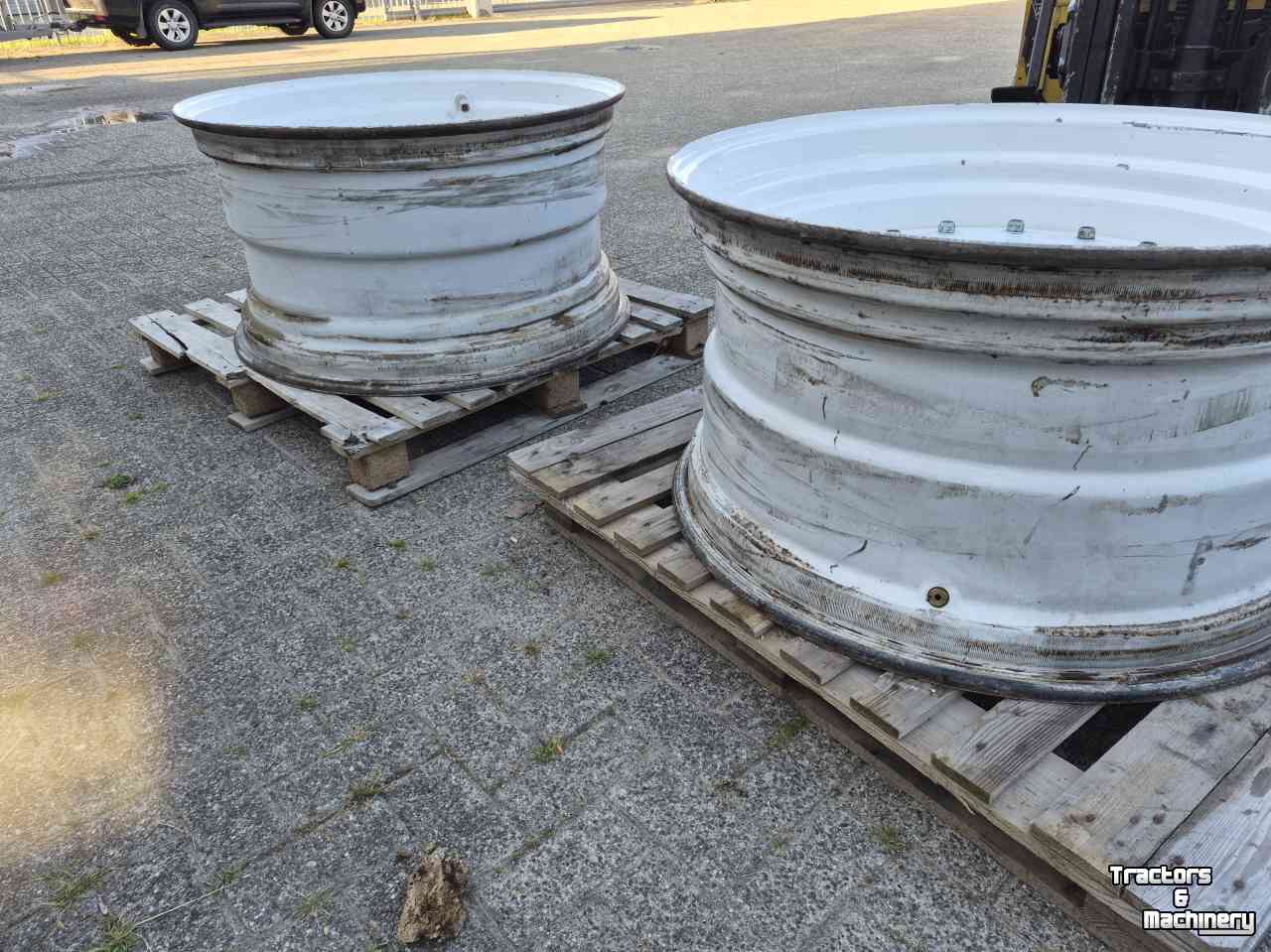 Wheels, Tyres, Rims & Dual spacers  20x38 inch wielen, vaste velg met verloopschijven