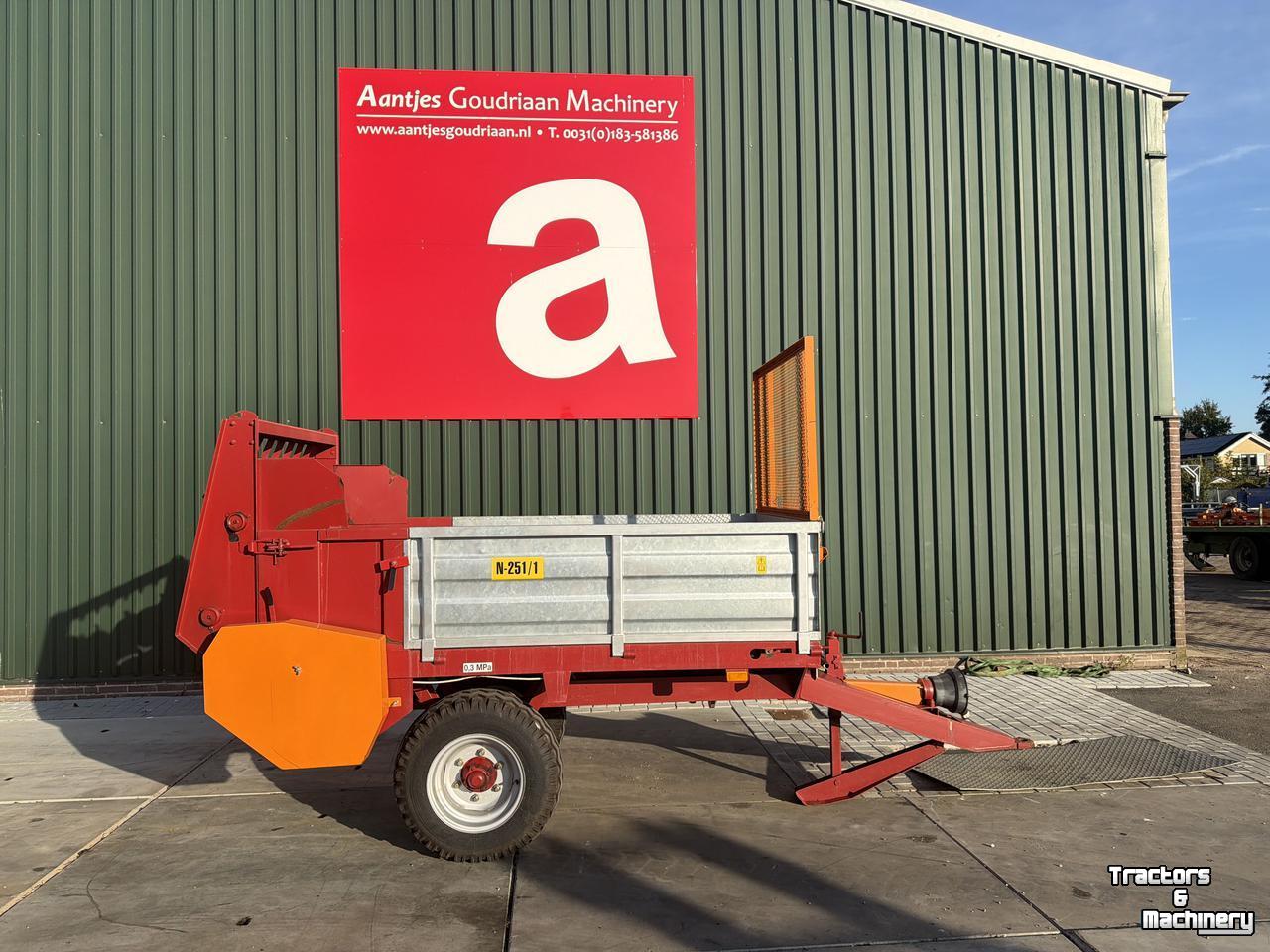 Manure spreader  Mini meststrooier
