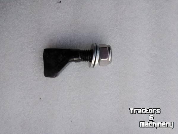 Diverse used spare-parts  Fanghaken    131213