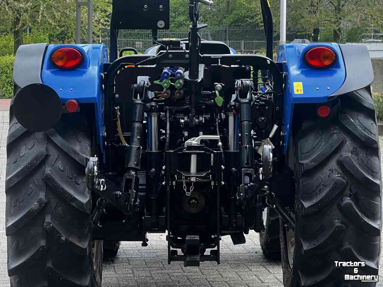 Tractors New Holland T3.70LP 4wd  kruip Rops 636u