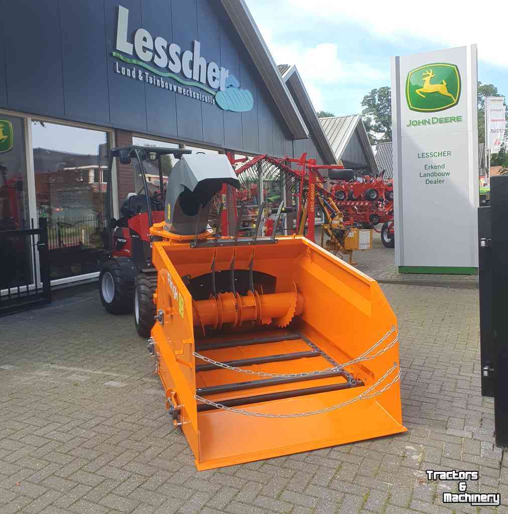 Straw spreader for boxes Flingk SHC
