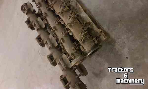 Diverse used spare-parts Herder 130 as met kleine klepels