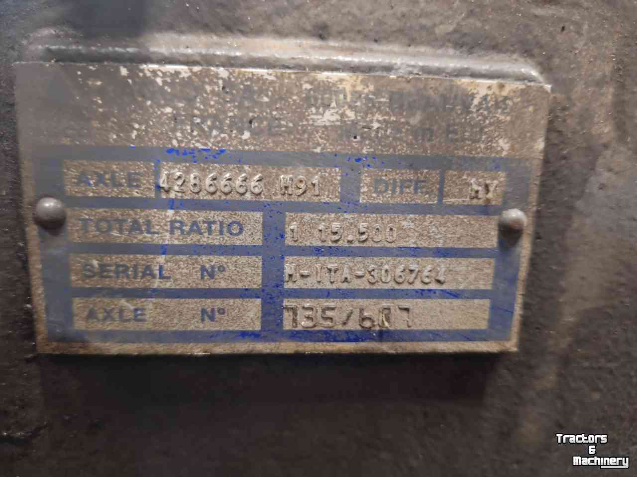 Used parts for tractors Massey Ferguson Dana 735/607 vooras defect