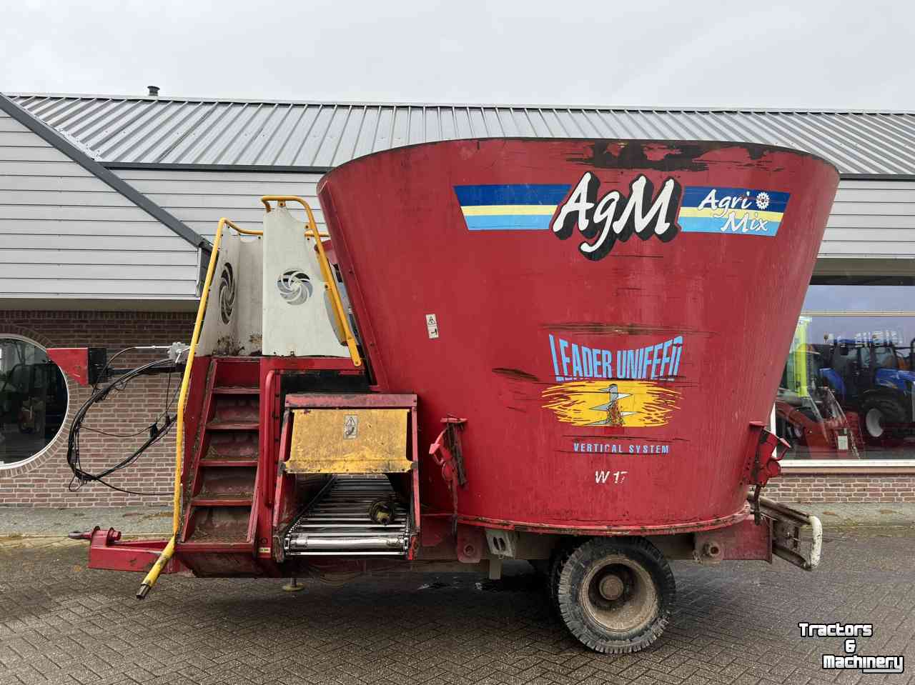 Vertical feed mixer AGM AF 1700 voermengwagen