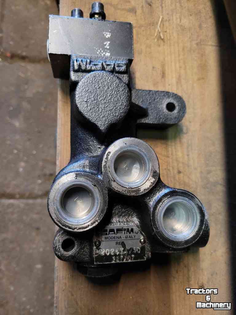 Used parts for tractors  Rem ventiel Safim