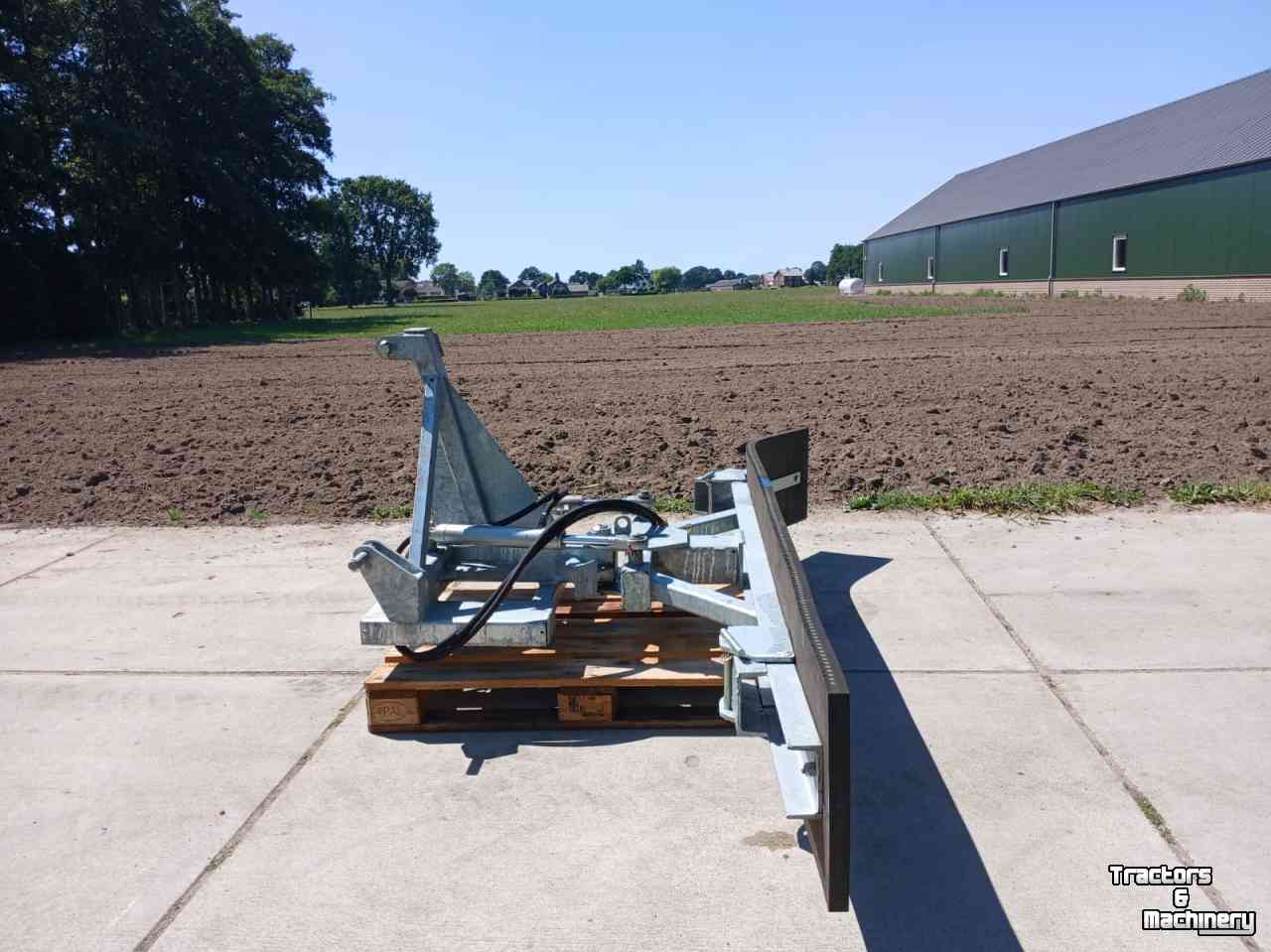 Rubber yard scraper Kemp Rubberschuif 2.70m hydraulisch zwenkbaar