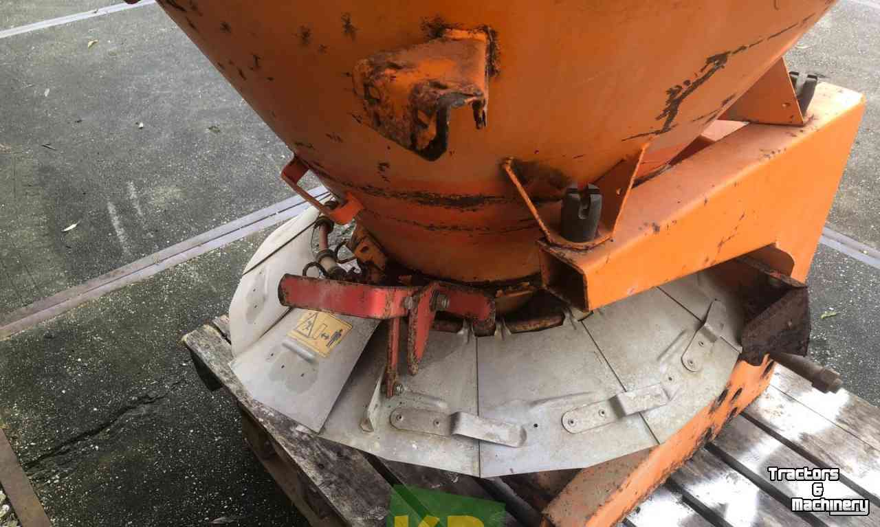Snow Removal Equipment Rauch SA 360 Zoutstrooier