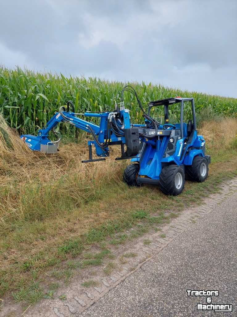 Mowing arm with flailmower MultiOne DZ1