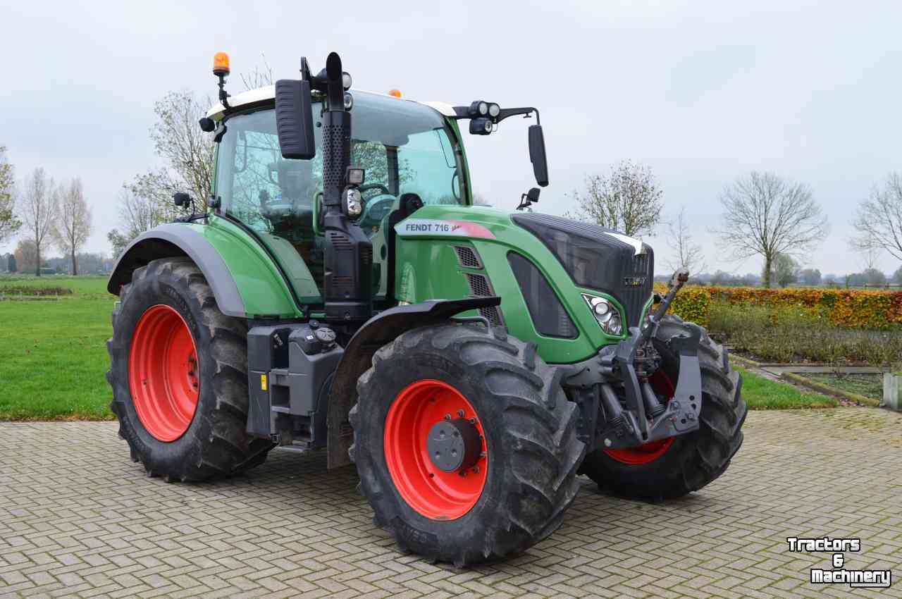 Tractors Fendt 716 S4 Vario Profi Plus