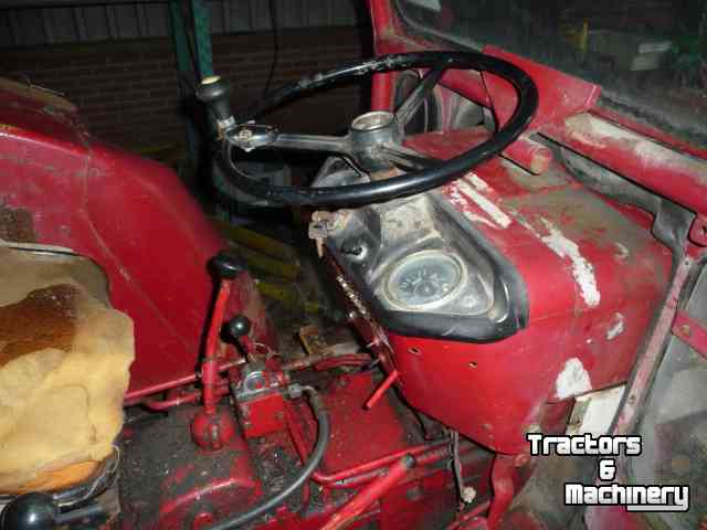 Used parts for tractors International 423
