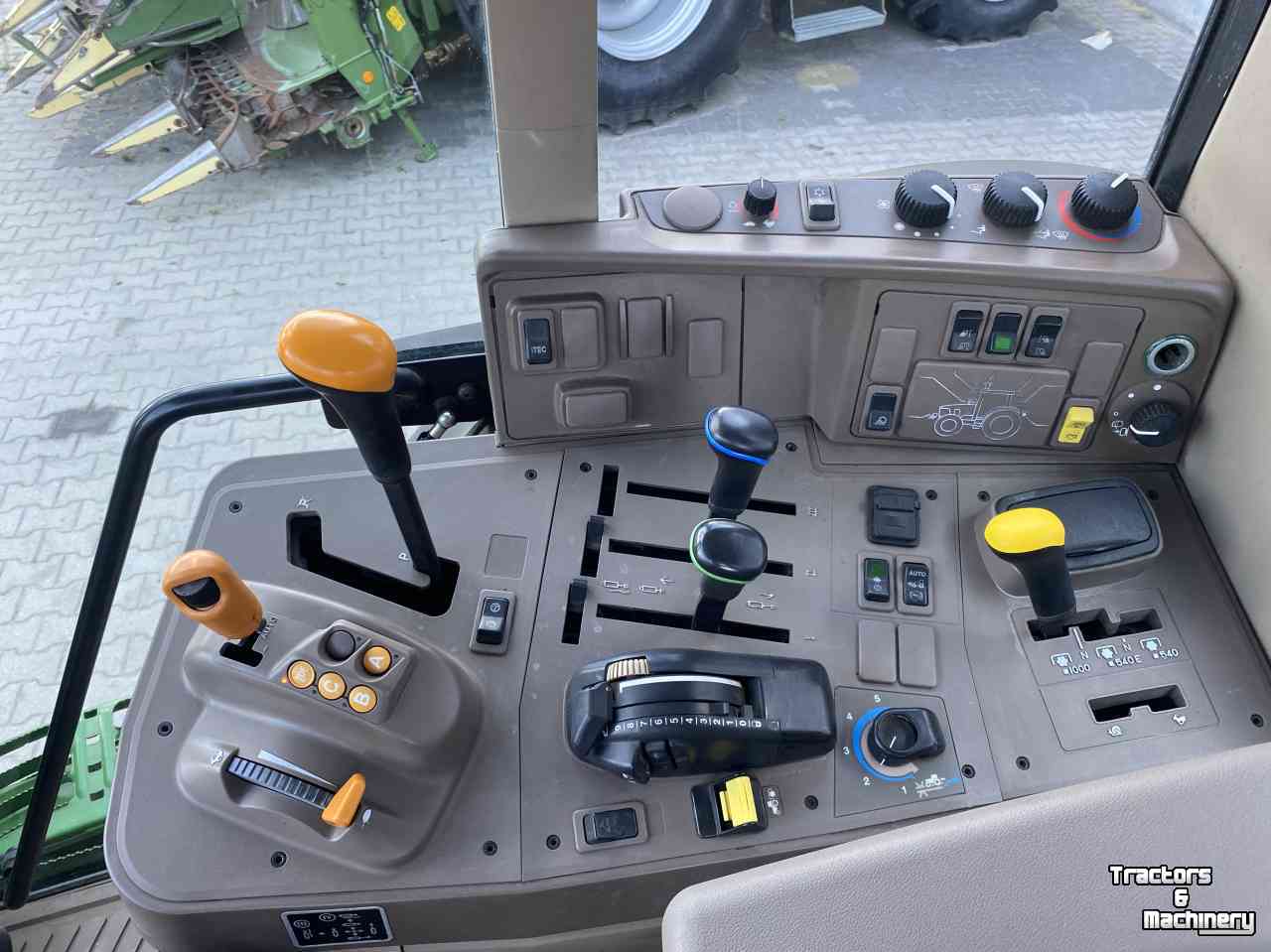 Tractor John Deere 6175M