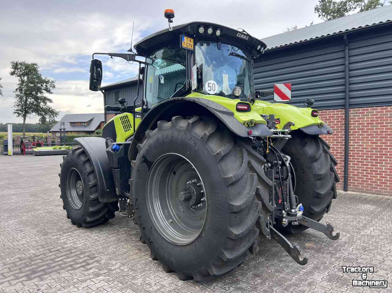 Tractor Claas Axion 870
