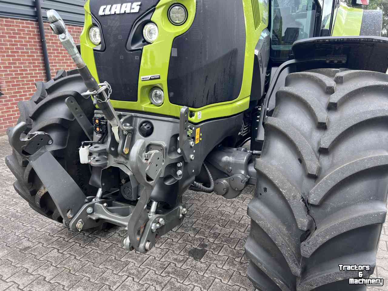 Tractor Claas Axion 870