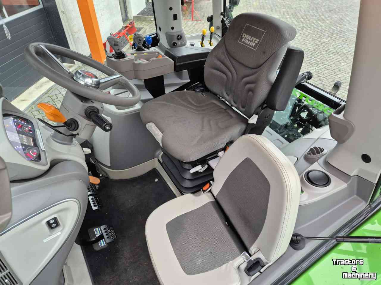 Tractor Deutz-Fahr Agrotron 6130.4 RV-Shift