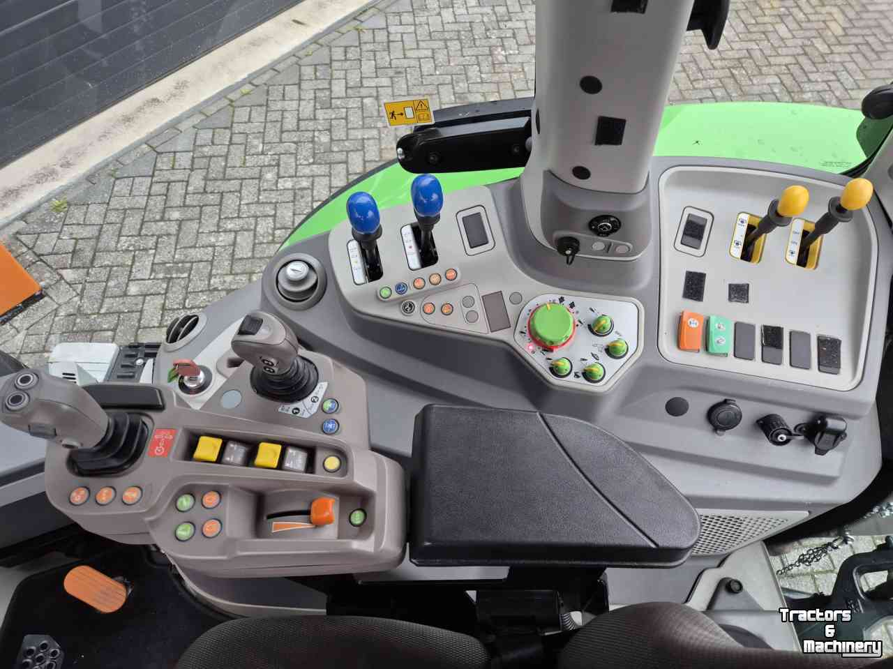 Tractor Deutz-Fahr Agrotron 6130.4 RV-Shift