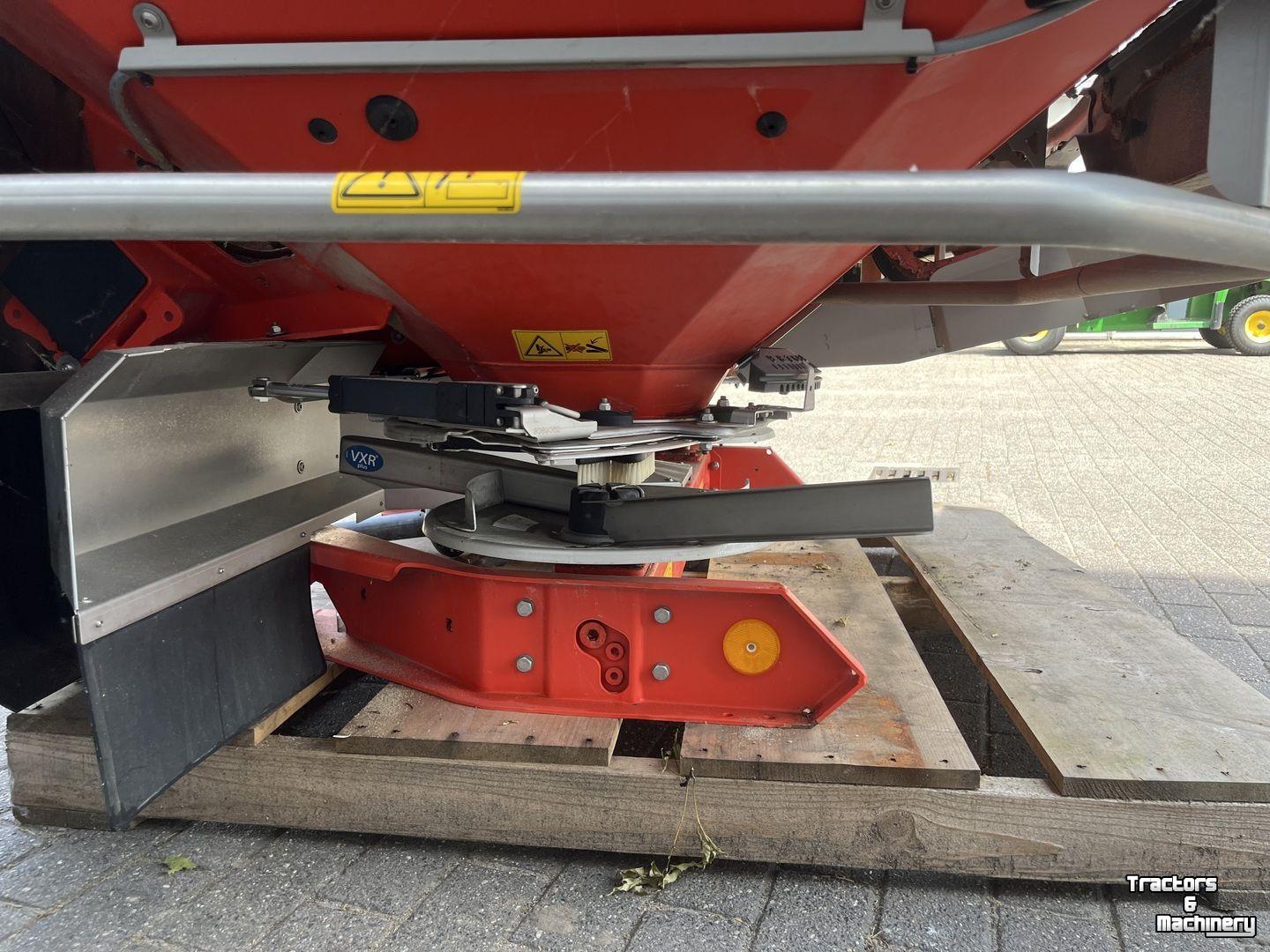 Fertilizer spreader Kuhn AXIS