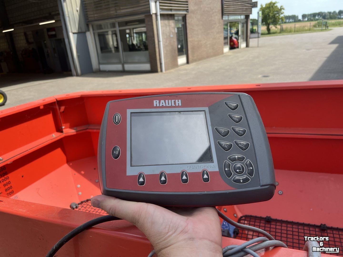 Fertilizer spreader Kuhn AXIS