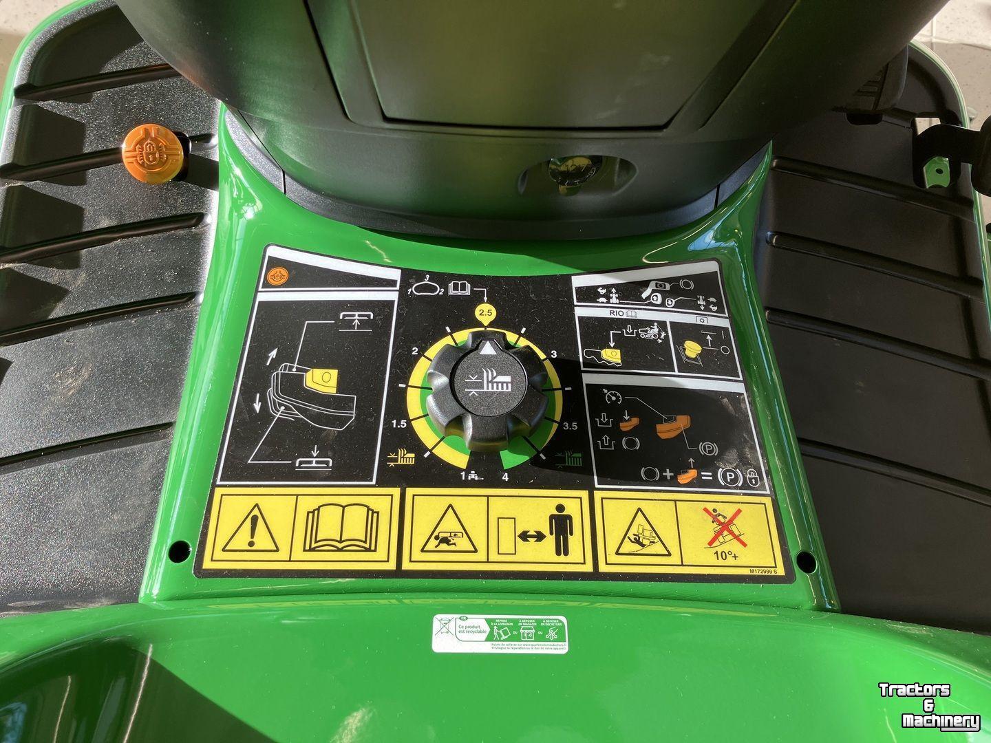 Ride-on mower John Deere X590