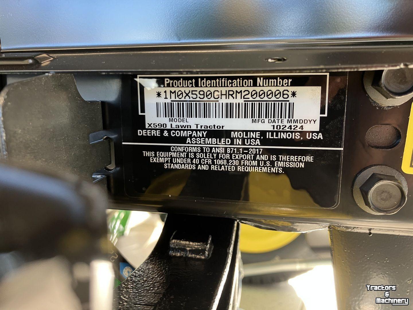 Ride-on mower John Deere X590