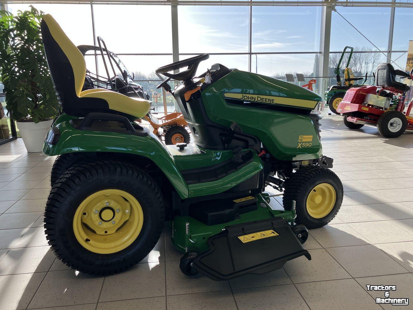 Ride-on mower John Deere X590