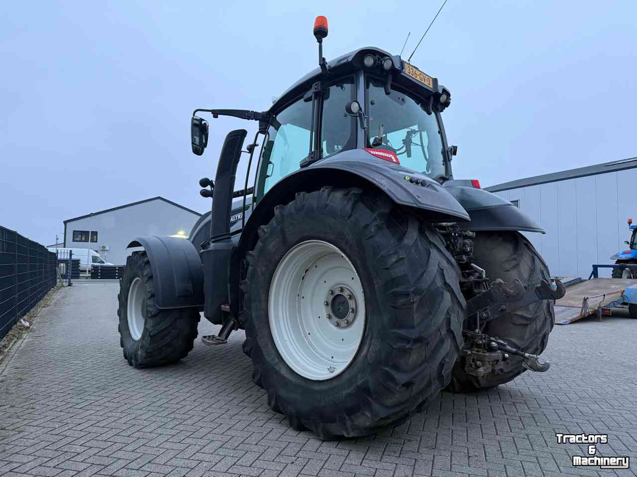 Tractor Valtra T214