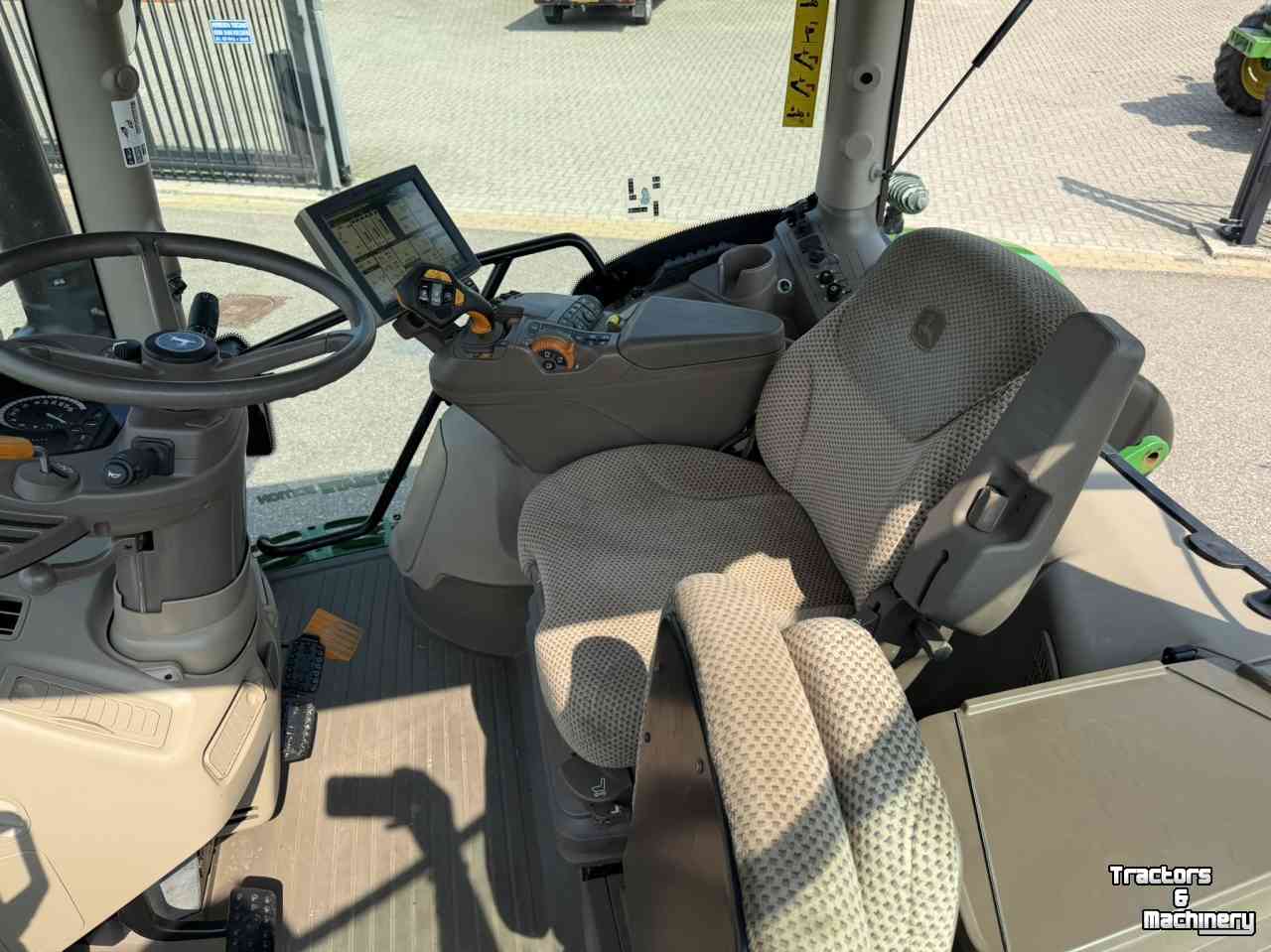 Tractor John Deere 6130R 50 KM Command pro