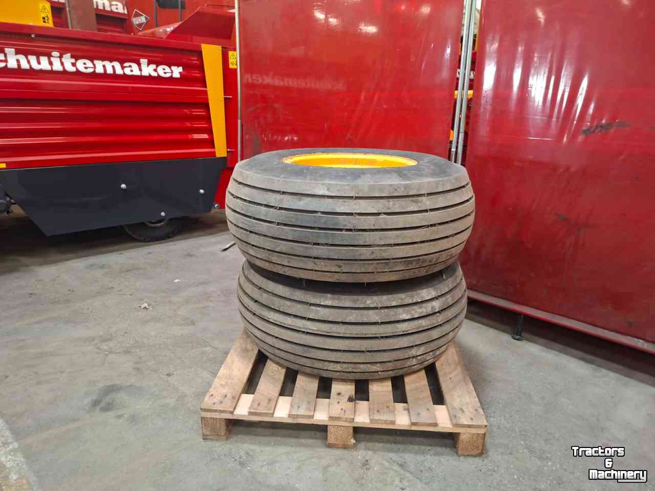 Wheels, Tyres, Rims & Dual spacers Vredestein 16.0/70 Nylon