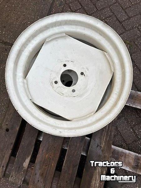 Wheels, Tyres, Rims & Dual spacers Renault Renault voorvelg - 5.5x18