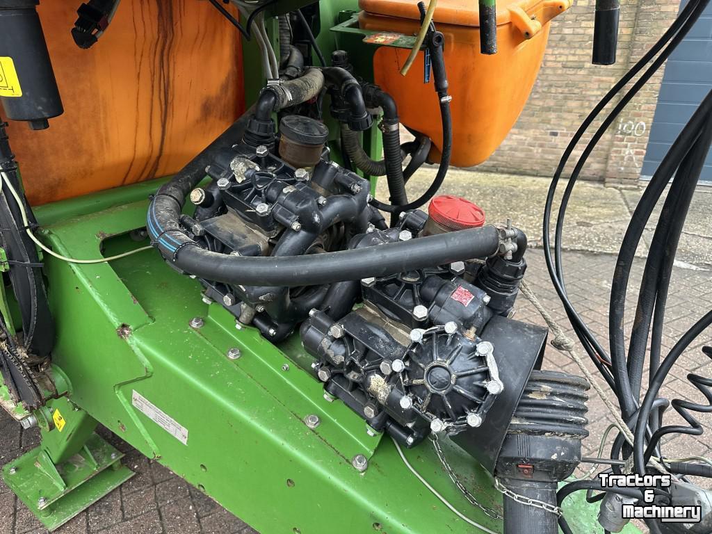 Fieldsprayer pull-type Amazone UX 4200 VELDSPUIT
