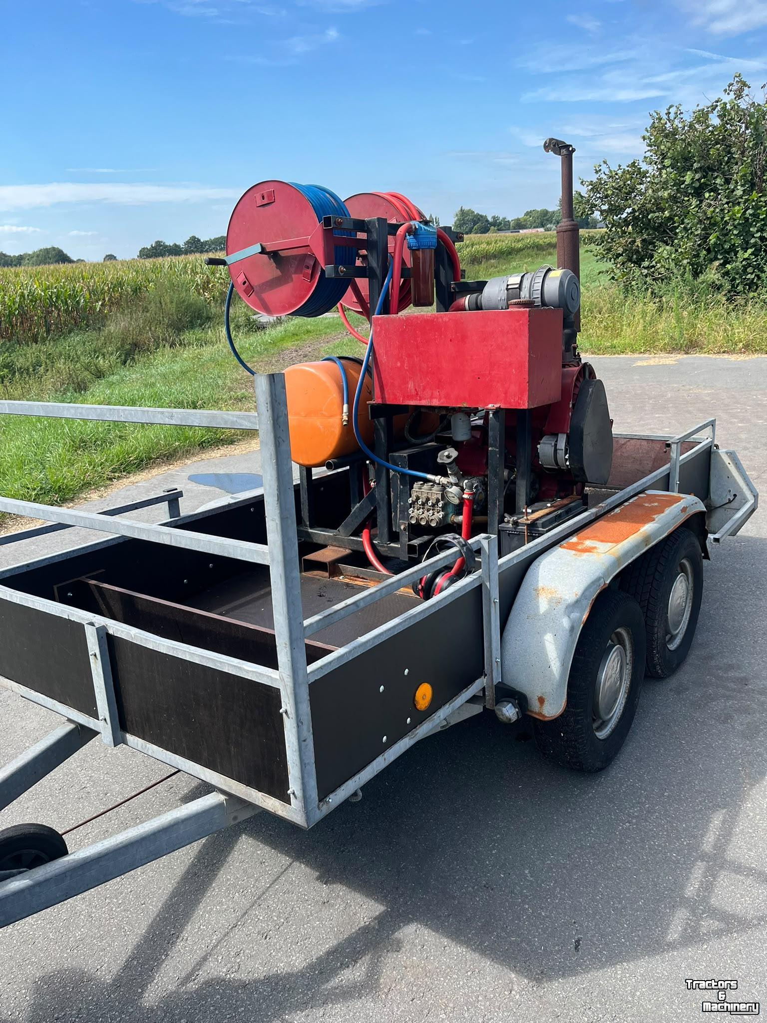High-pressure cleaner, Hot / Cold  TE HUUR hogedrukreiniger op aanhanger