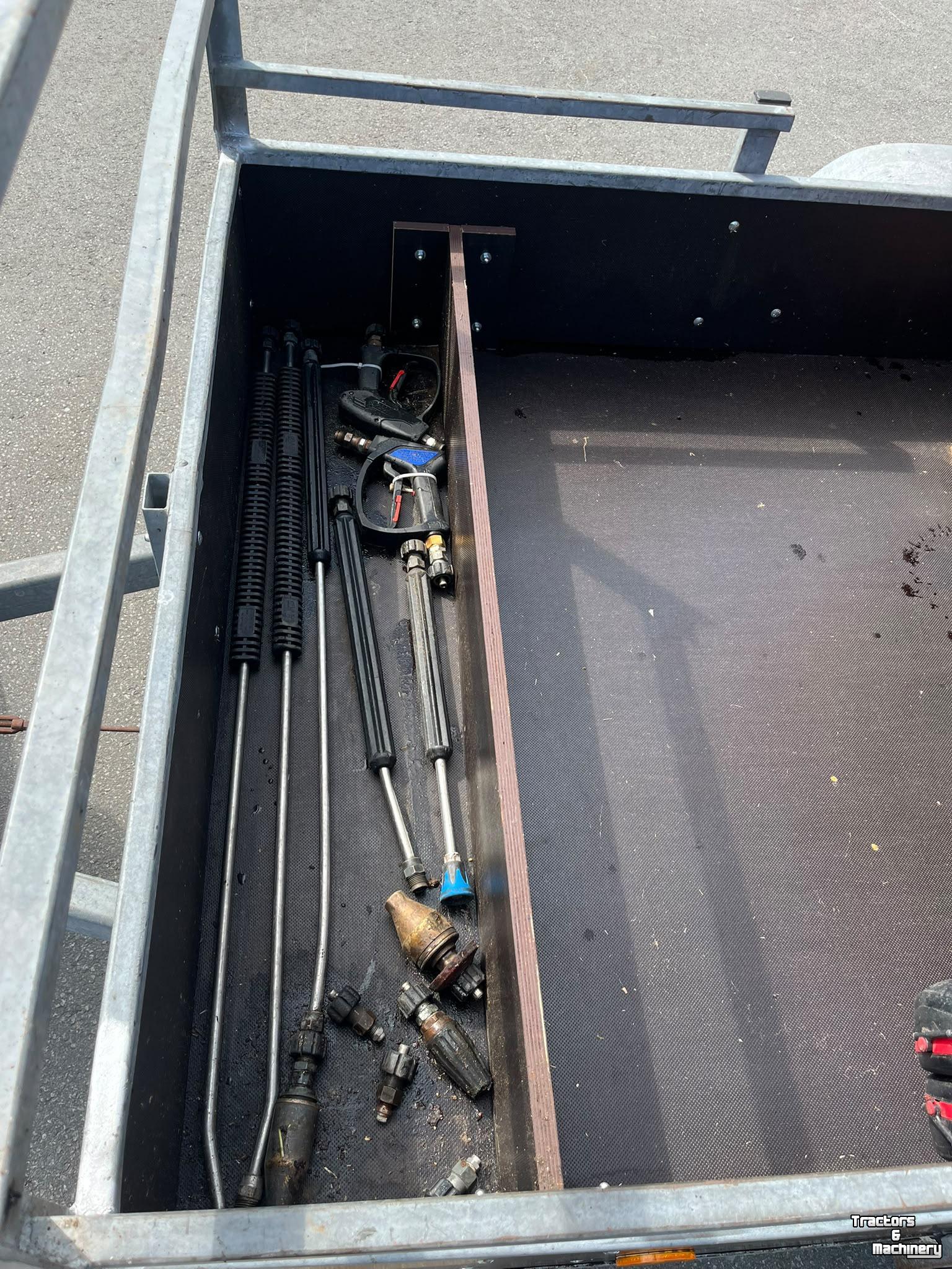 High-pressure cleaner, Hot / Cold  TE HUUR hogedrukreiniger op aanhanger