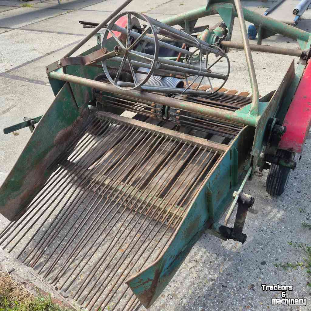 Potato harvester Thyregod Rooimachine