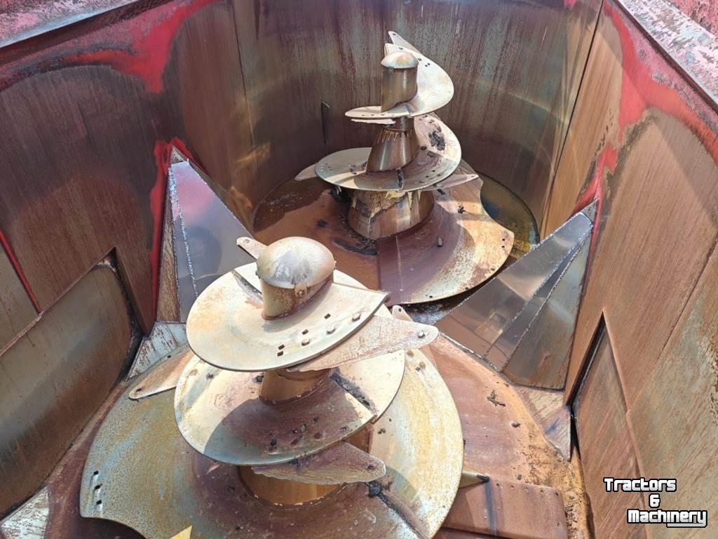 Feed mixer BVL V Mix  24 2S