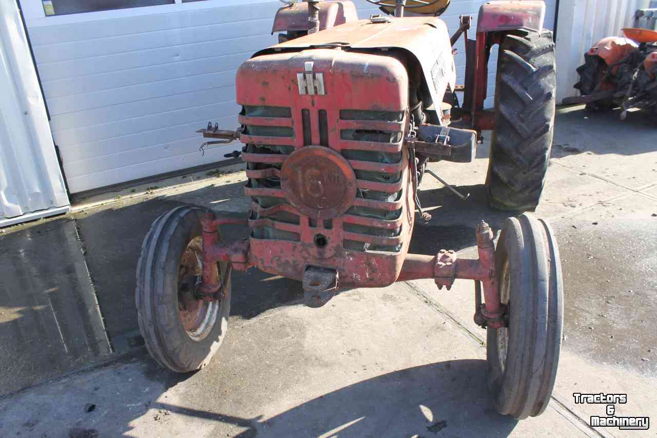 Oldtimers McCormick Mc Cormick International Harvester Farmall D-430 trekker D430 tractor