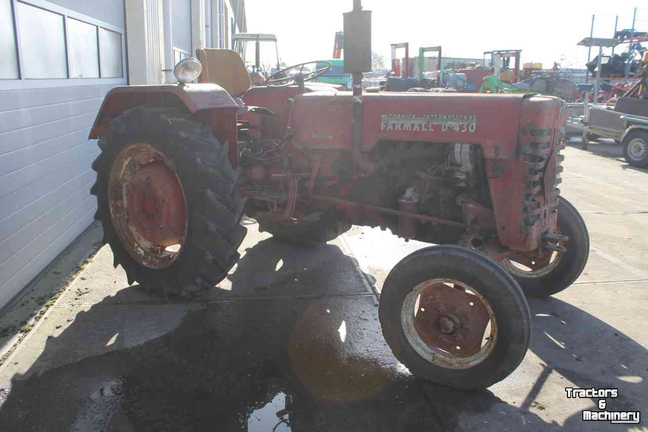 Oldtimers McCormick Mc Cormick International Harvester Farmall D-430 trekker D430 tractor