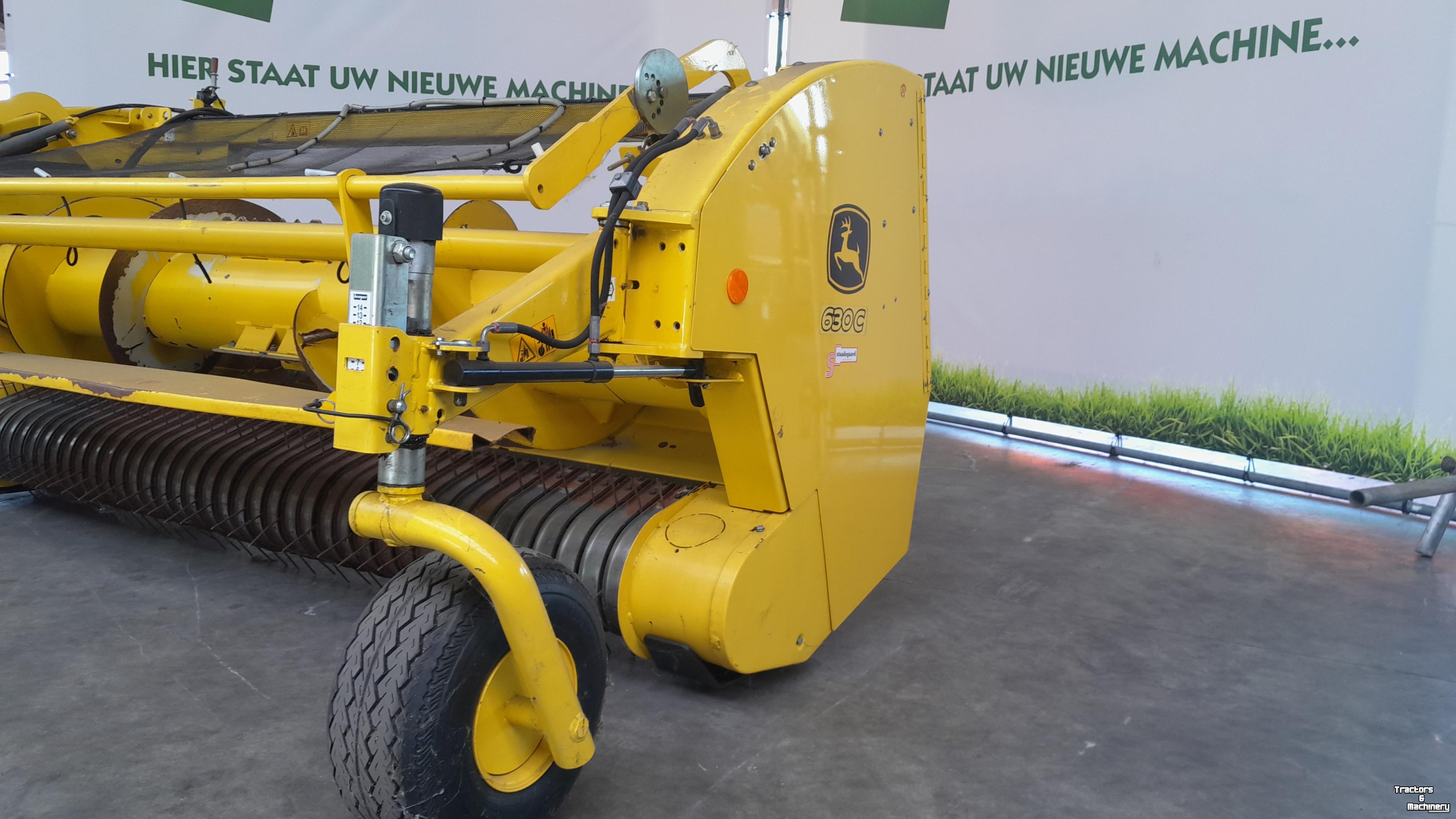 Cornhead John Deere 630C