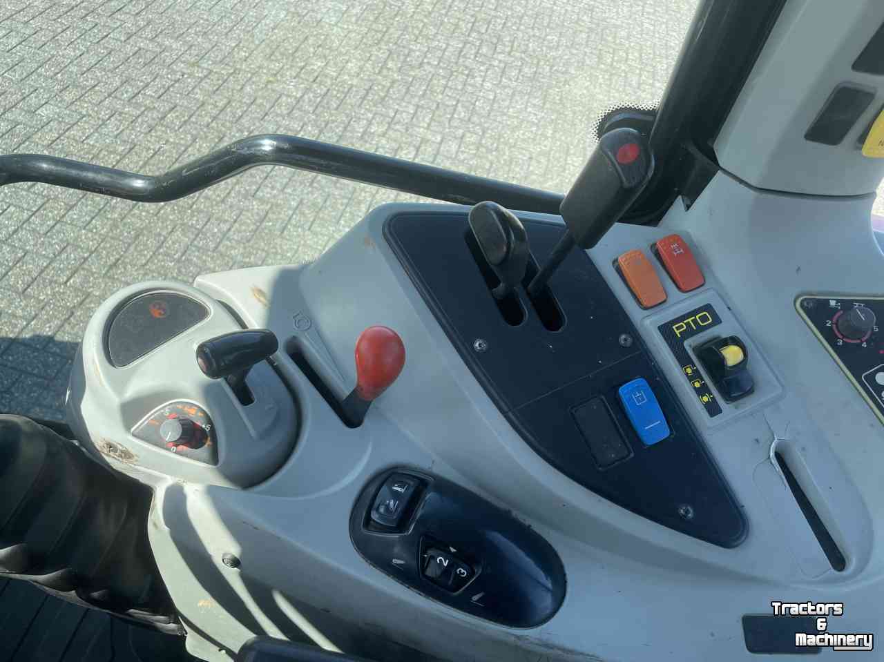 Tractor Massey Ferguson 5650 Dyna-4