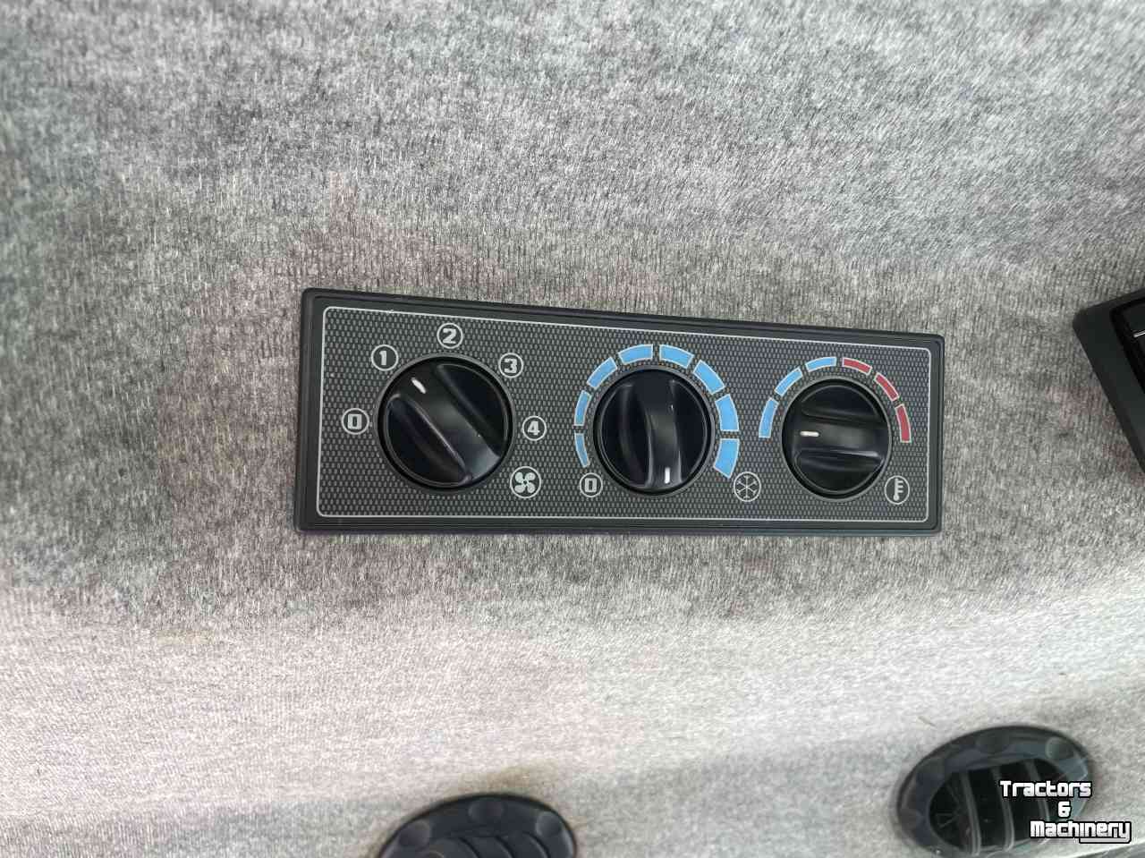 Tractor Massey Ferguson 5650 Dyna4 airco Trima-frontldr.