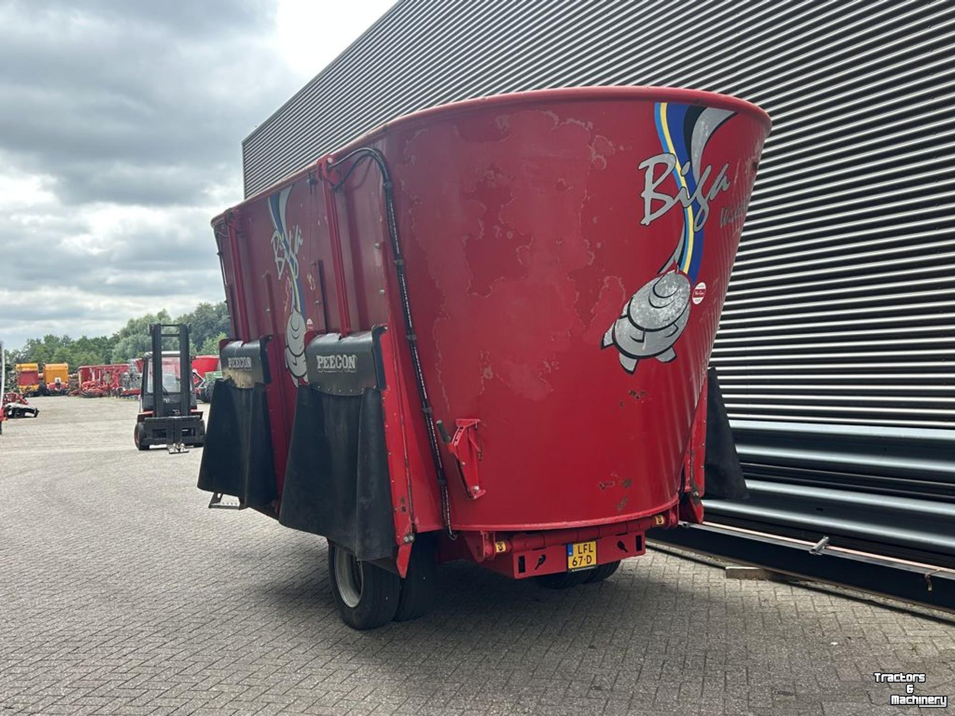 Vertical feed mixer Peecon VMW220