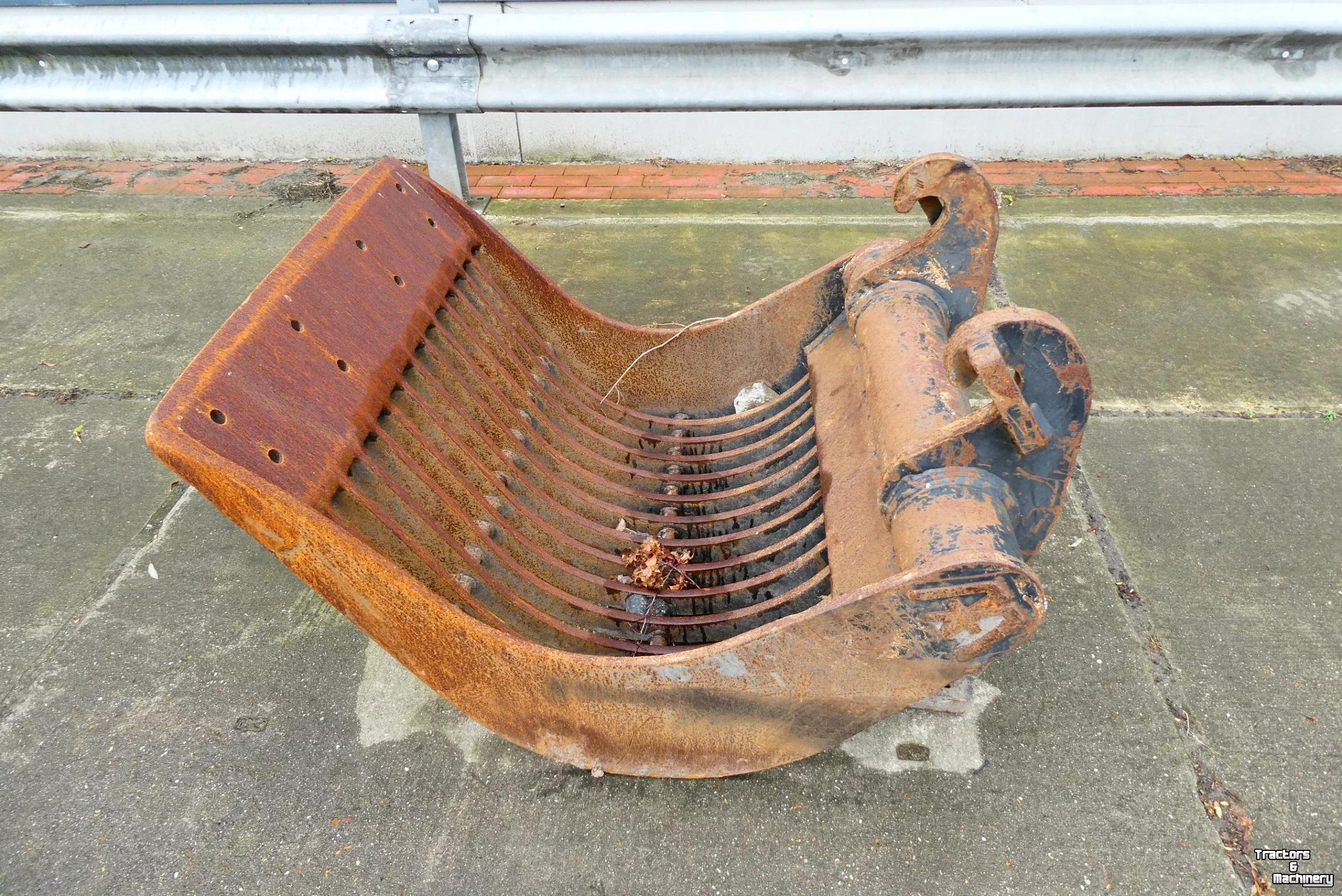 Skeleton buckets Verachtert Puinbak