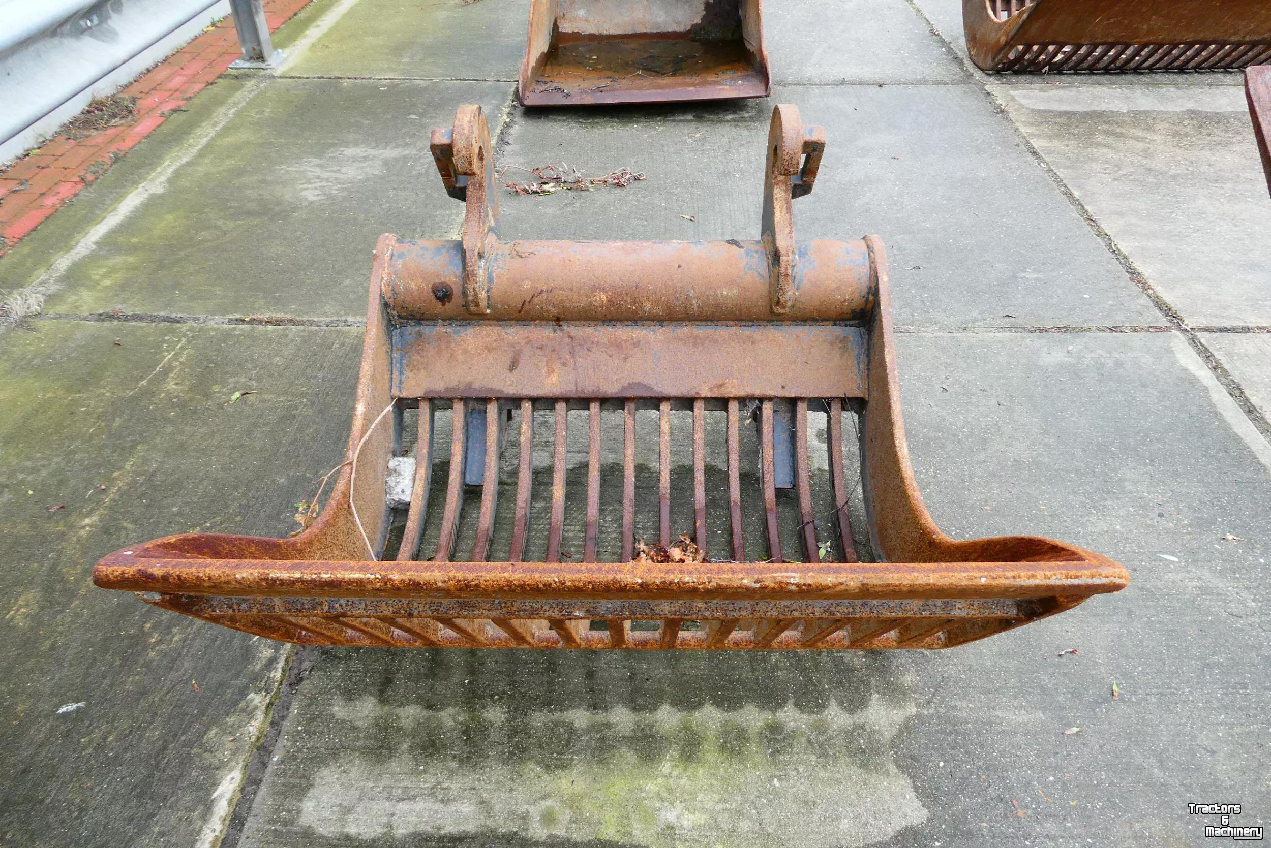 Skeleton buckets Verachtert Puinbak