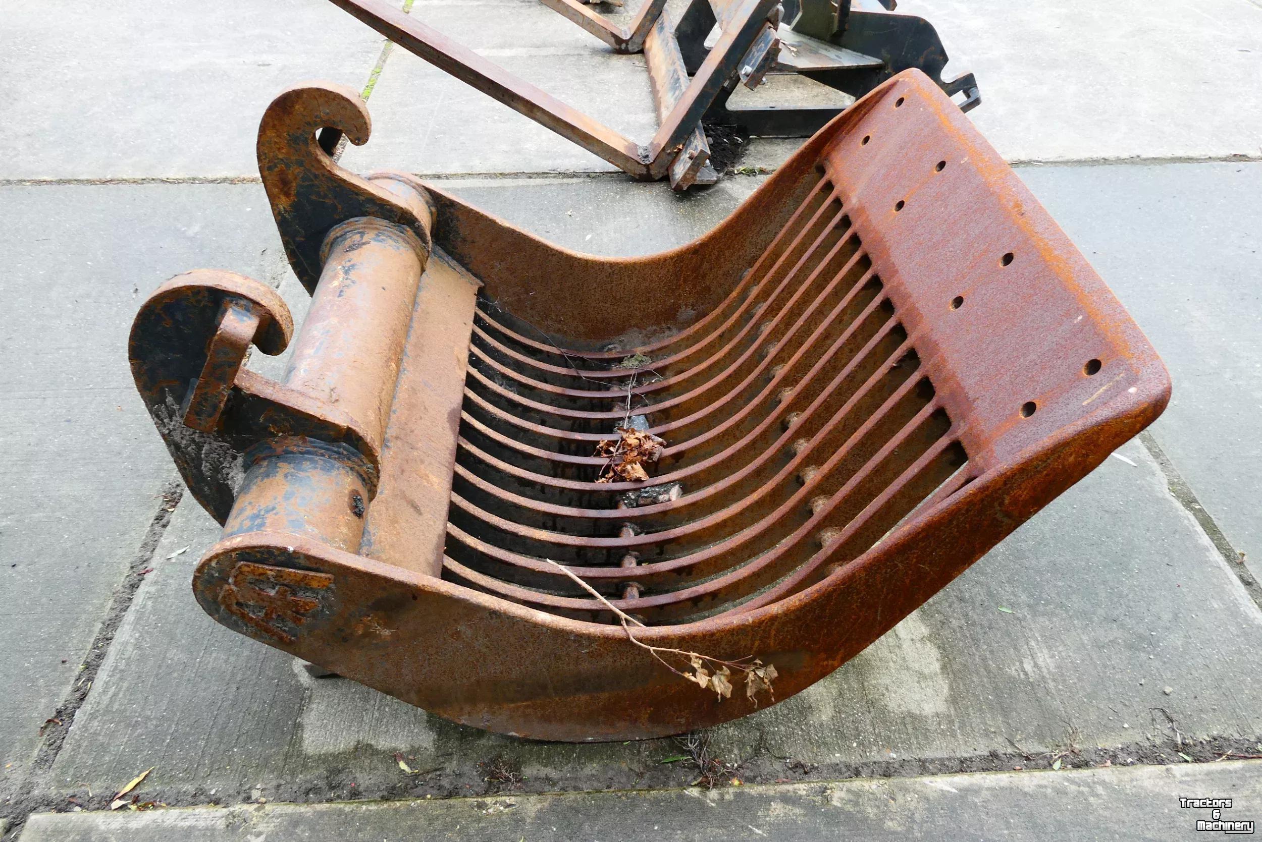 Skeleton buckets Verachtert Puinbak