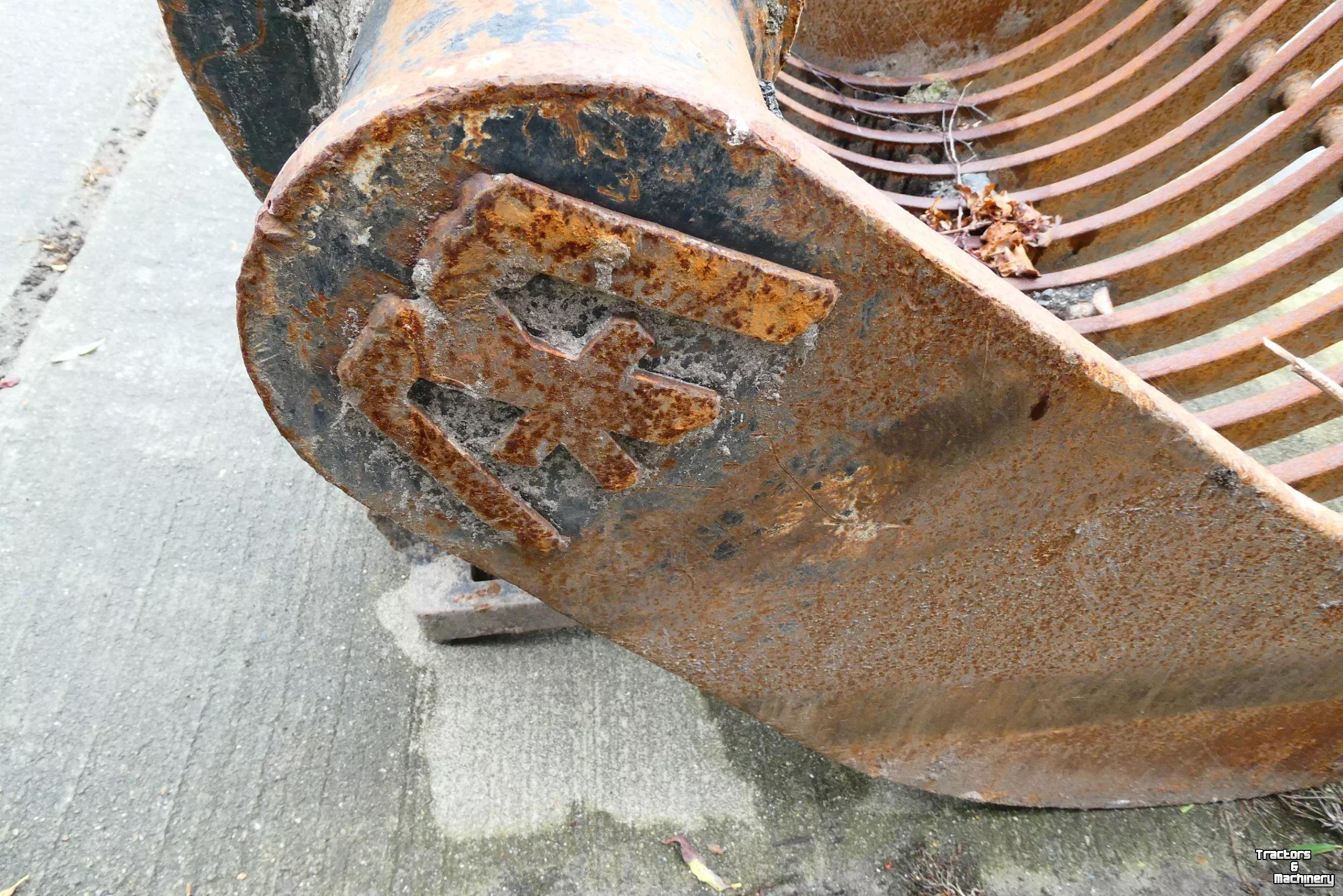 Skeleton buckets Verachtert Puinbak